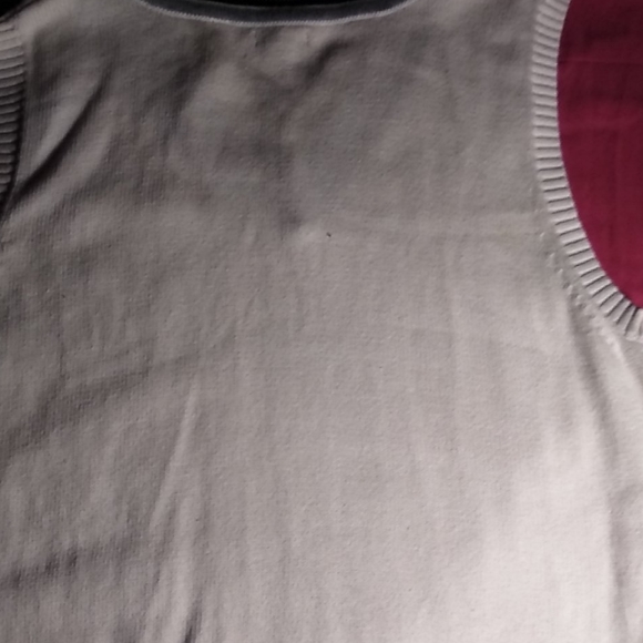 A white and blue sweater - Picture 3 of 5